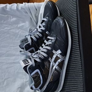 Asics onitsuka tiger mid, black gold silver, size 6